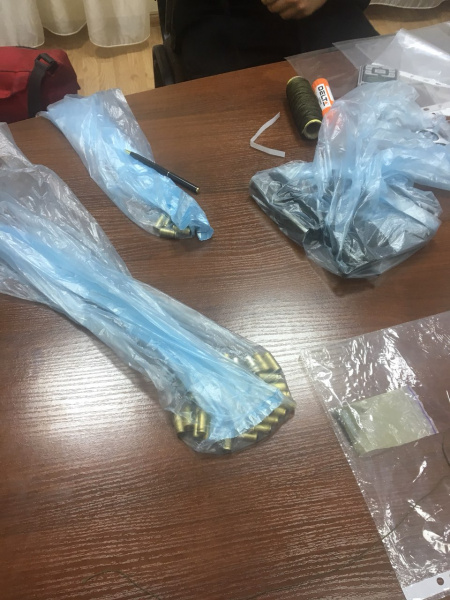 В Киеве заместитель директора гимназии хранил оружие и психотропы